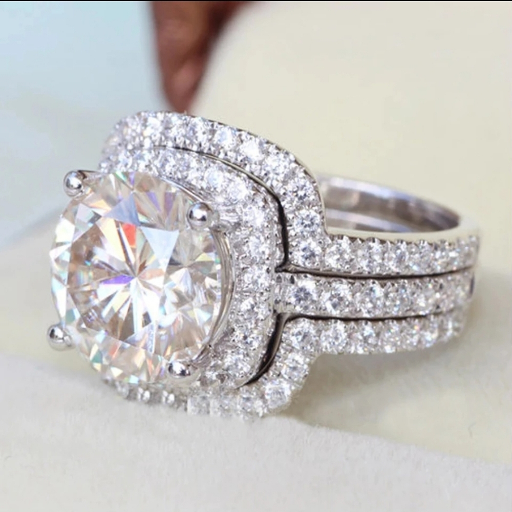 Brilliant 3 Piece Engagement Ring - Picture 4 of 7